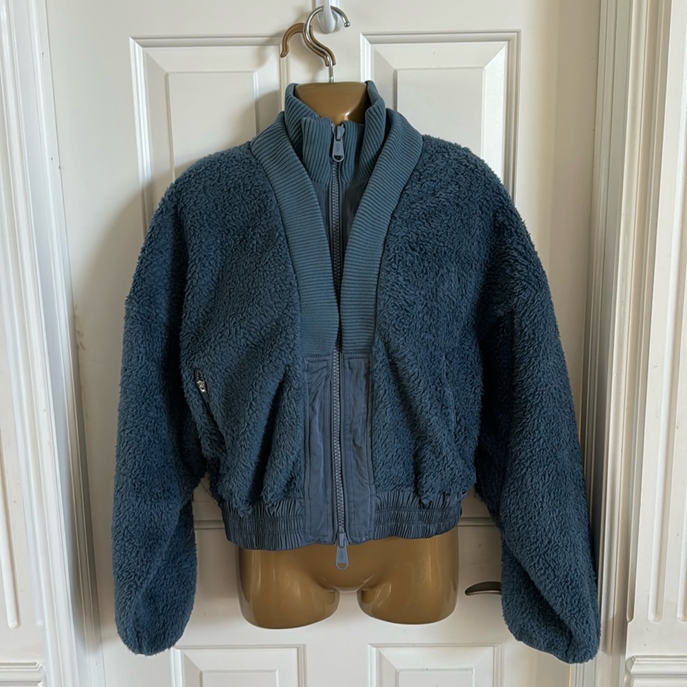Free people movement medium weight jacket. Size medium.